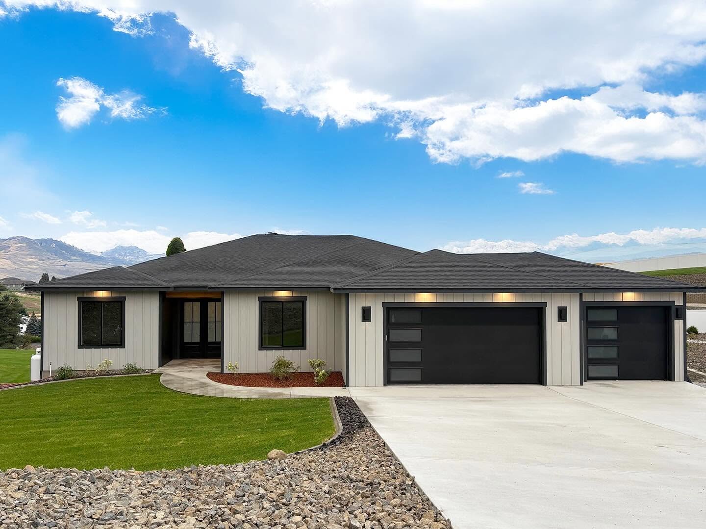 Modern ranch style home exterior built by a Building NCW member builder